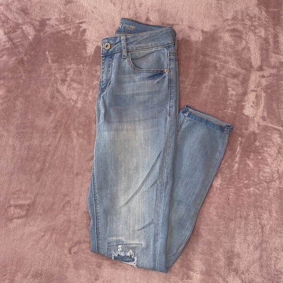 BUNDLE of Distressed Blue Jeans 💙 - Picture 3 of 4